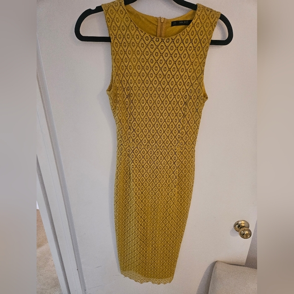 Zara Dresses & Skirts - Zara xs long sleeveless dress in Goldenrod